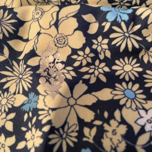 New FREE PEOPLE MOVEMENT
FP Floral Flower Daisy Navy yellow size M - Picture 6 of 6